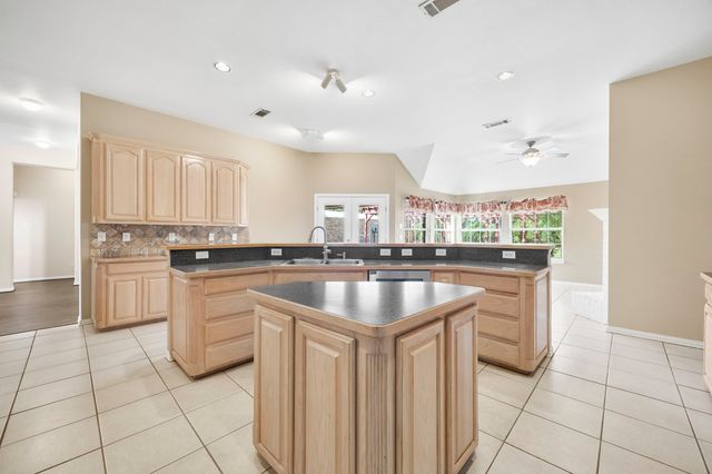 1157 Zajic Drive, Terrell, TX 75160
