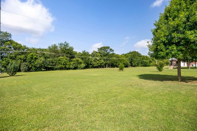 1157 Zajic Drive, Terrell, TX 75160