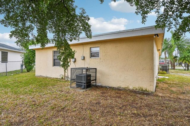 5618 Cinnamon Drive, West Palm Beach, FL 33415