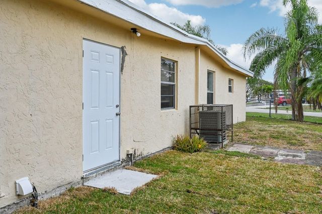 5618 Cinnamon Drive, West Palm Beach, FL 33415