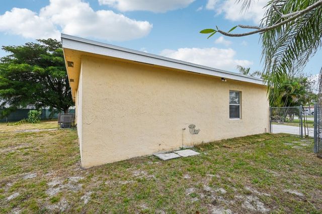 5618 Cinnamon Drive, West Palm Beach, FL 33415