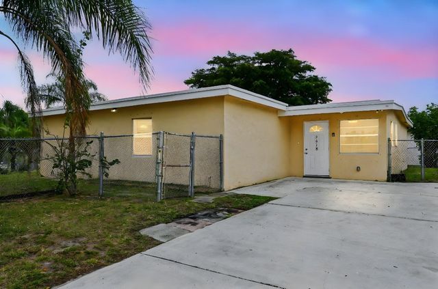 5618 Cinnamon Drive, West Palm Beach, FL 33415