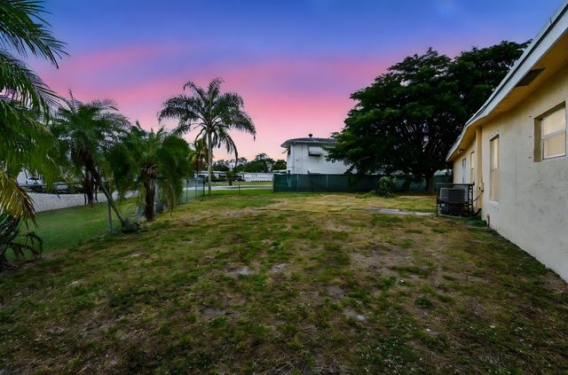 5618 Cinnamon Drive, West Palm Beach, FL 33415