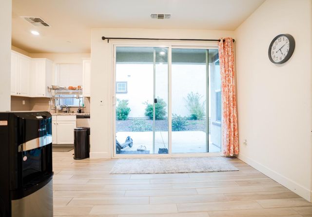 7929 Titan Dr, Antelope, CA 95843