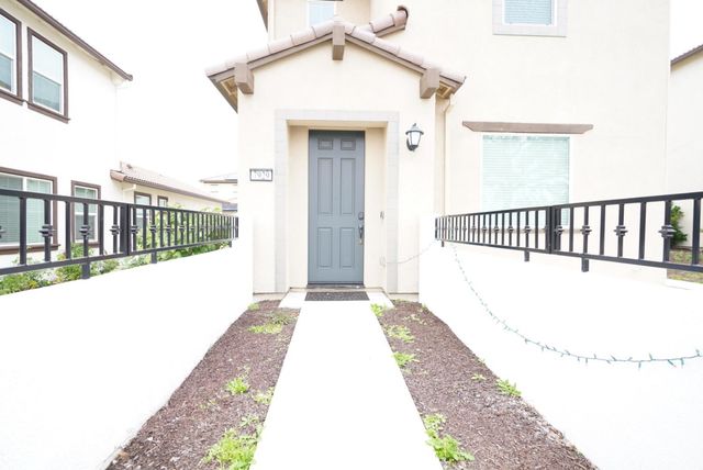 7929 Titan Dr, Antelope, CA 95843