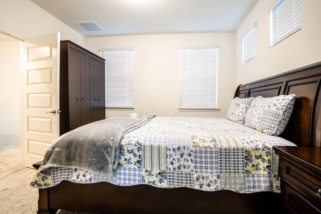 7929 Titan Dr, Antelope, CA 95843