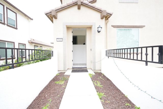 7929 Titan Dr, Antelope, CA 95843