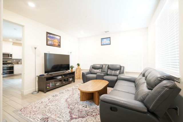 7929 Titan Dr, Antelope, CA 95843