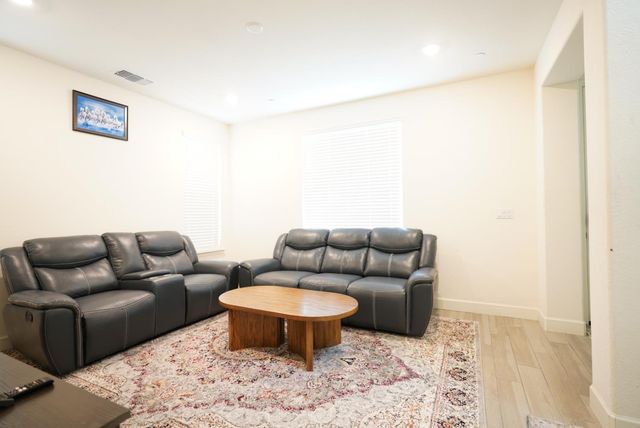 7929 Titan Dr, Antelope, CA 95843