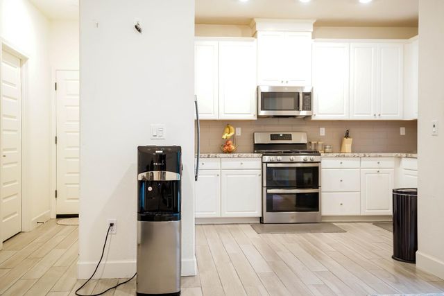 7929 Titan Dr, Antelope, CA 95843