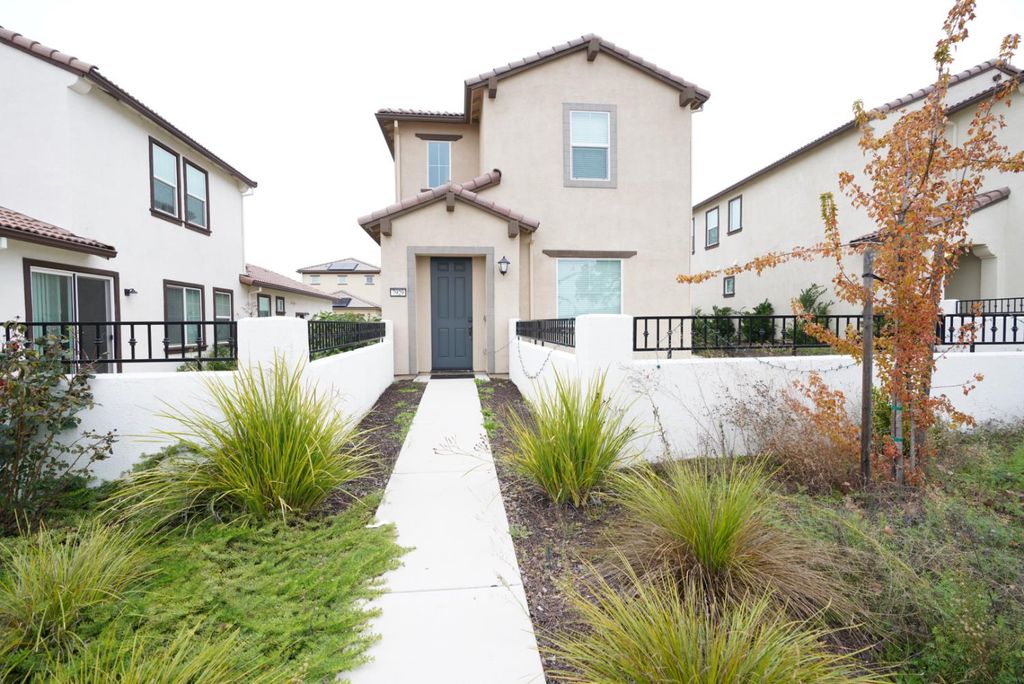 7929 Titan Dr, Antelope, CA 95843