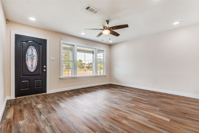 7812 Bruton Road, Dallas, TX 75217