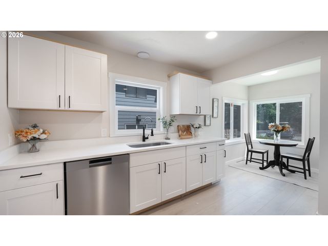 6240 Sw LOMBARD Ave, Beaverton, OR 97008