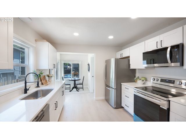 6240 Sw LOMBARD Ave, Beaverton, OR 97008