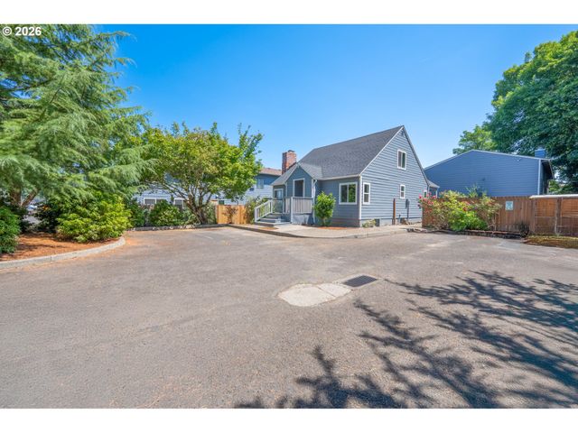 6240 Sw LOMBARD Ave, Beaverton, OR 97008