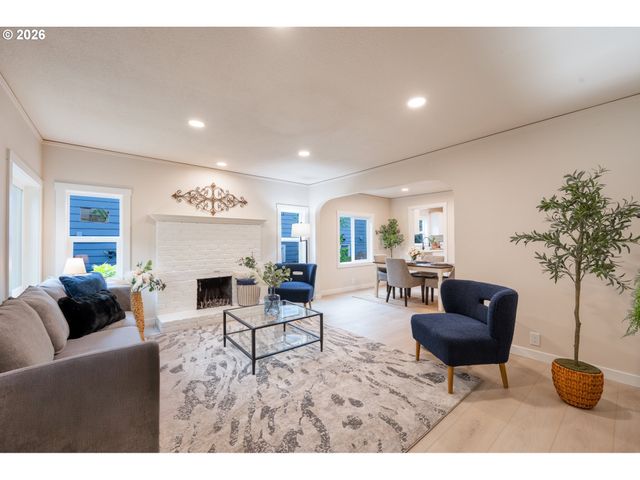 6240 Sw LOMBARD Ave, Beaverton, OR 97008