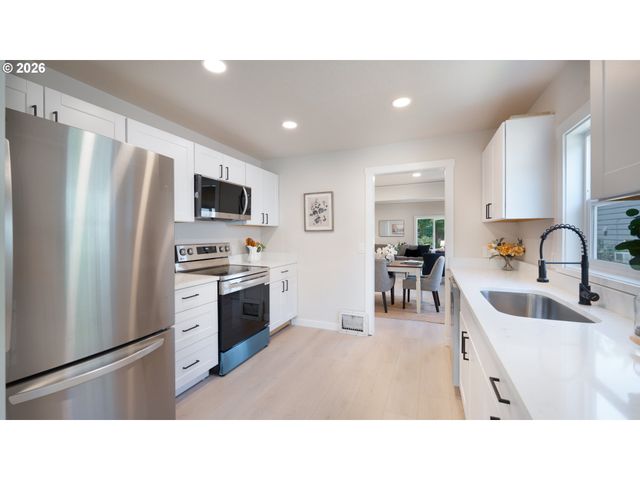 6240 Sw LOMBARD Ave, Beaverton, OR 97008