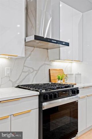 2053 E CUMBERLAND ST, Philadelphia, PA 19125