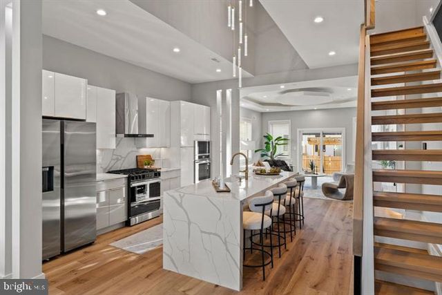 2053 E CUMBERLAND ST, Philadelphia, PA 19125