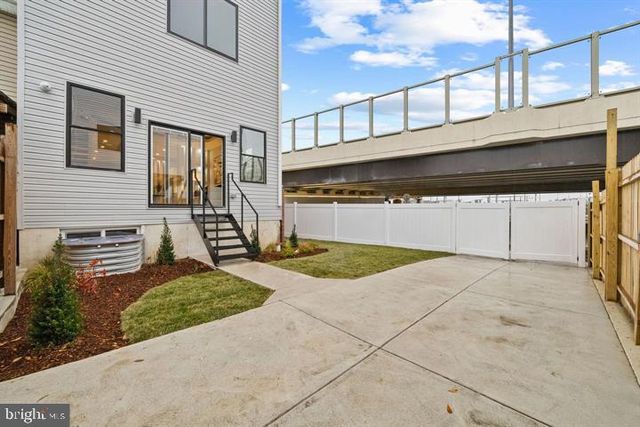 2053 E CUMBERLAND ST, Philadelphia, PA 19125
