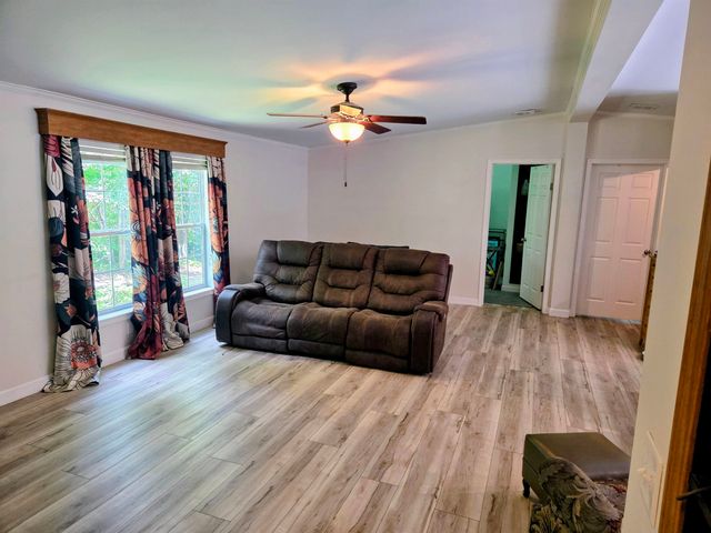 609 Ten Rod Road, Farmington, NH 03867