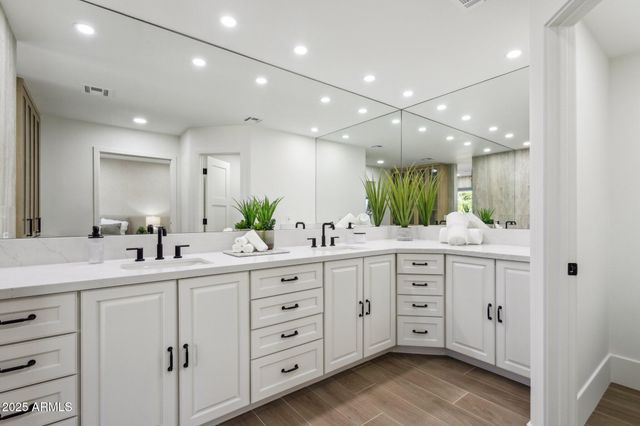 9031 N 83RD Way, Scottsdale, AZ 85258