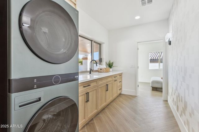 9031 N 83RD Way, Scottsdale, AZ 85258