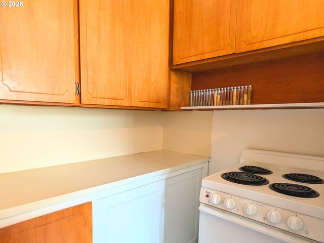 1526 Ne 24TH Ave 205, Portland, OR 97232