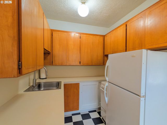 1526 Ne 24TH Ave 205, Portland, OR 97232