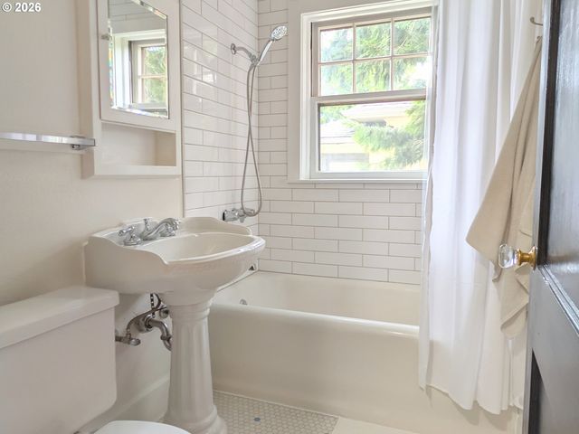 1526 Ne 24TH Ave 205, Portland, OR 97232