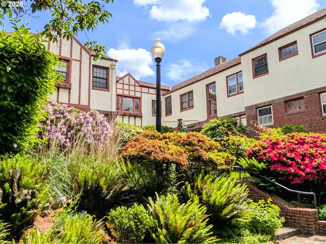1526 Ne 24TH Ave 205, Portland, OR 97232