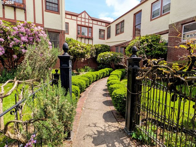 1526 Ne 24TH Ave 205, Portland, OR 97232