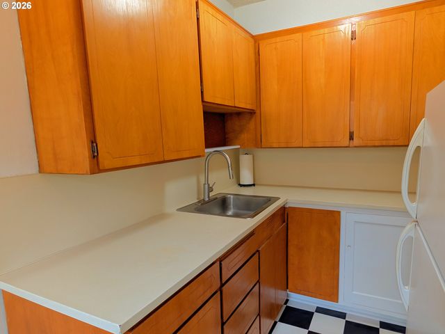 1526 Ne 24TH Ave 205, Portland, OR 97232