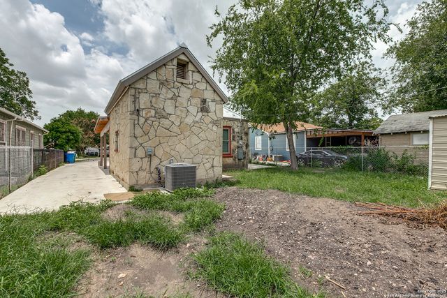 1715 Lee Hall, San Antonio, TX 78201