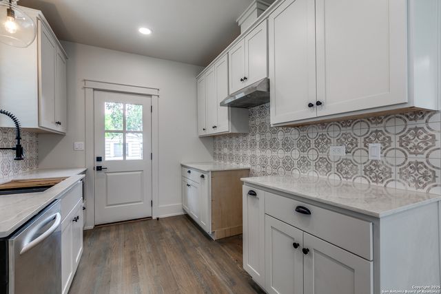 1715 Lee Hall, San Antonio, TX 78201