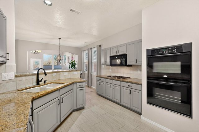 5518 Sandoval Drive NE, Rio Rancho, NM 87144