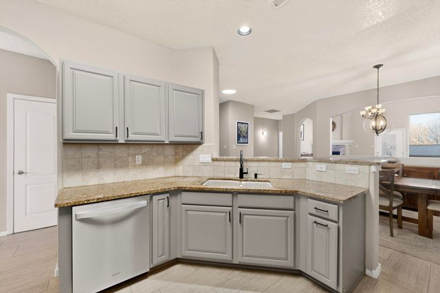 5518 Sandoval Drive NE, Rio Rancho, NM 87144