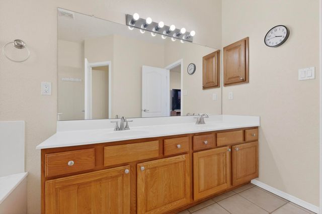 5518 Sandoval Drive NE, Rio Rancho, NM 87144