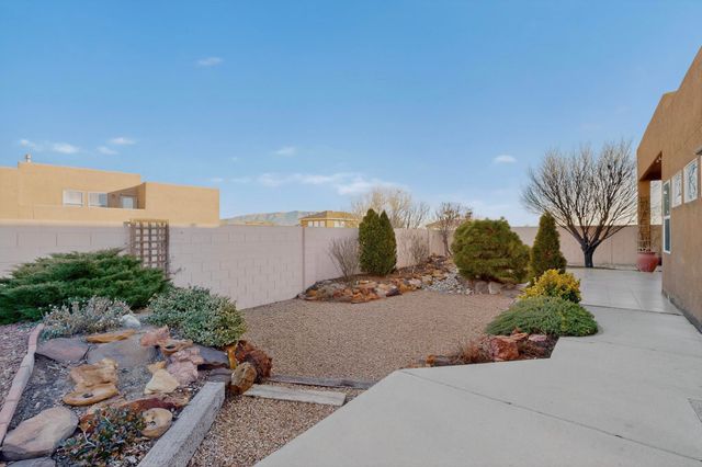 5518 Sandoval Drive NE, Rio Rancho, NM 87144