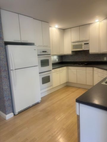 99 Florence St 60-3D, Newton, MA 02472