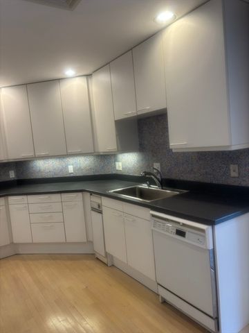 99 Florence St 60-3D, Newton, MA 02472