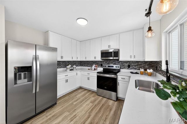 411 Valparaiso Court, Valley Park, MO 63088