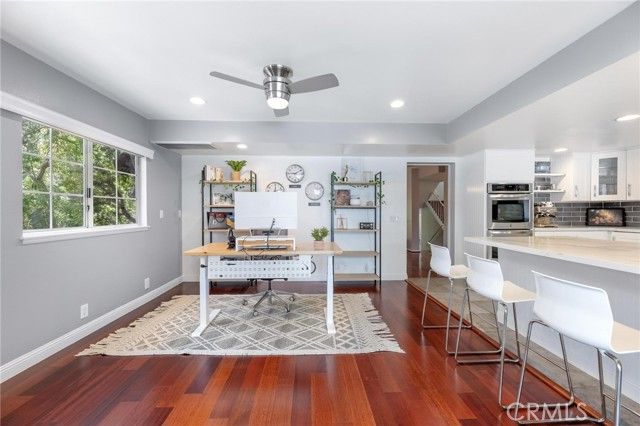 23163 Mulholland Drive Unit 6, Woodland Hills (los Angeles), CA 91364