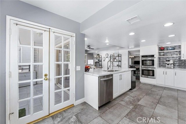 23163 Mulholland Drive Unit 6, Woodland Hills (los Angeles), CA 91364