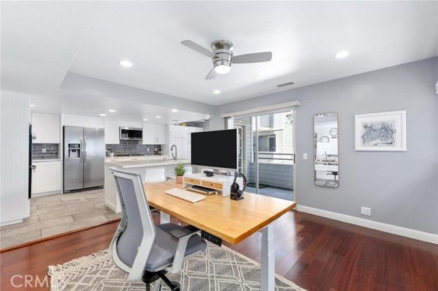 23163 Mulholland Drive Unit 6, Woodland Hills (los Angeles), CA 91364