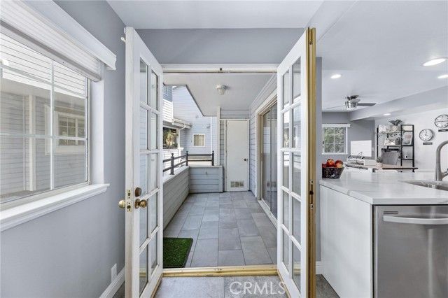 23163 Mulholland Drive Unit 6, Woodland Hills (los Angeles), CA 91364