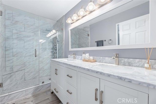 23163 Mulholland Drive Unit 6, Woodland Hills (los Angeles), CA 91364