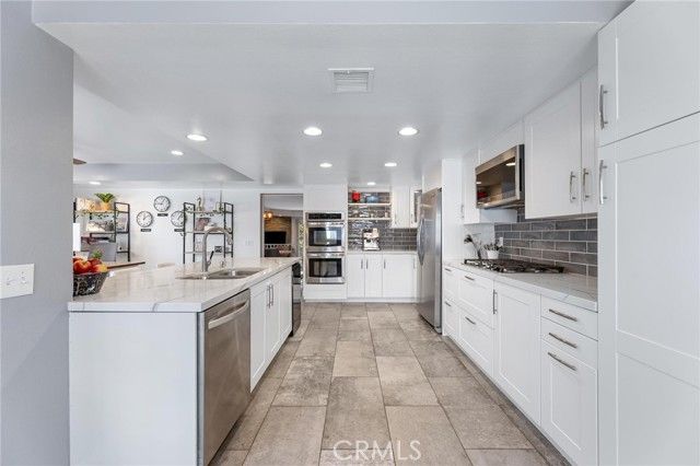 23163 Mulholland Drive Unit 6, Woodland Hills (los Angeles), CA 91364