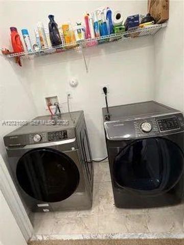 4044 NW 11th St -, Lauderhill, FL 33313