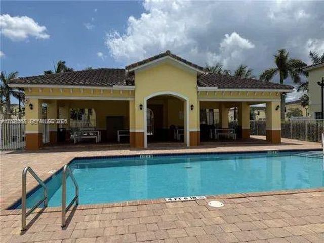 4044 NW 11th St -, Lauderhill, FL 33313